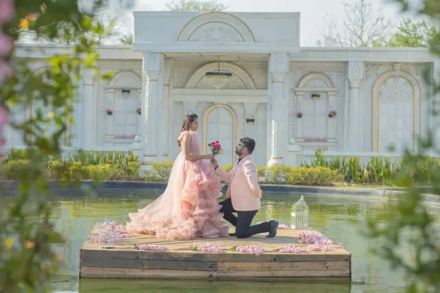Cine City pre wedding photograph 194