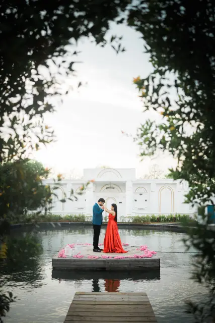 Cine City pre wedding photograph 337